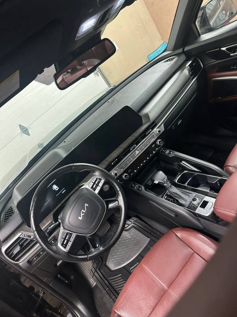 Kia Sportage dash and console detail
